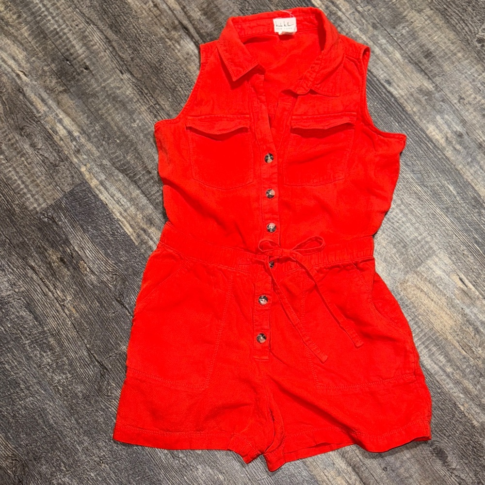 Nicole Miller Romper with Collar size 2. Great condition.